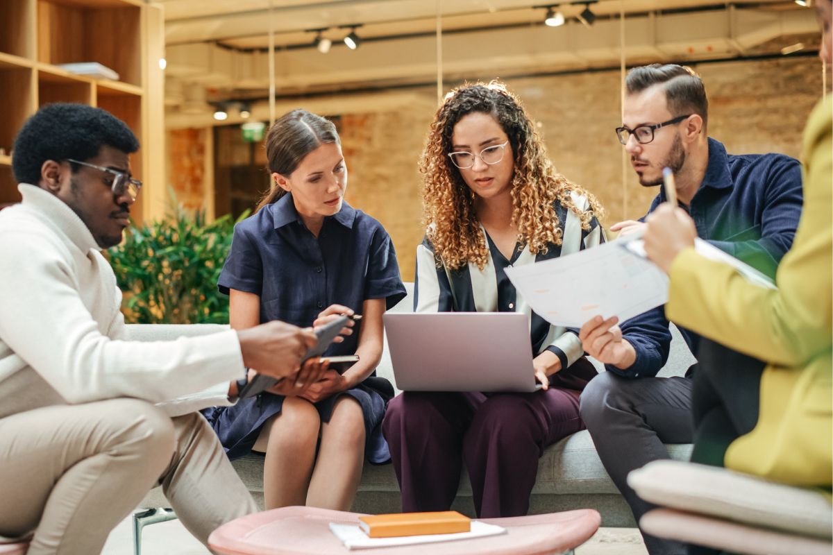 Comment bâtir une stratégie de communication institutionnelle efficace à l’ère numérique ? 