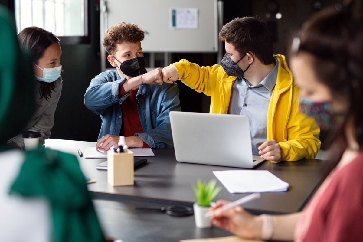 Les qualités d’un bon communicant : au-delà des compétences techniques