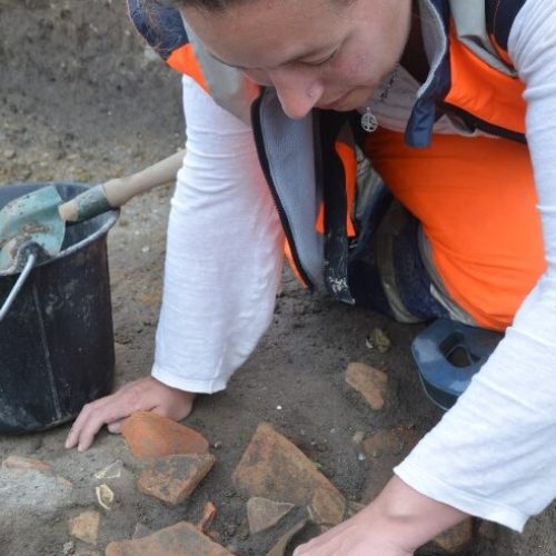Gabriel Rocque et Lara Fleury, archéologues, présenteront les résultats de leurs recherches sur les ateliers de potiers de Toulon-sur-Allier. 