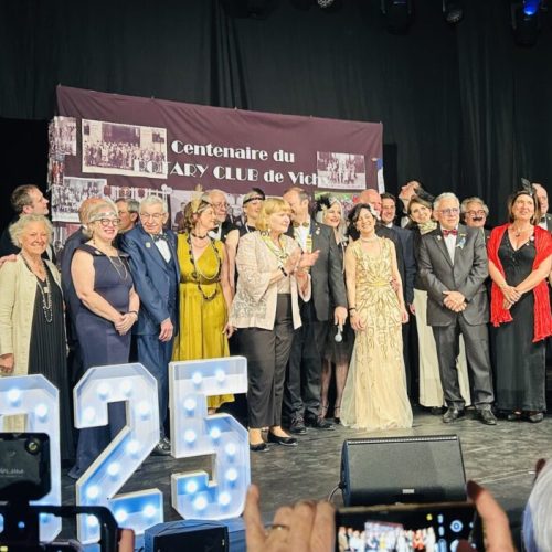 Les membres du Rotary Club de Vichy et leur Président, Nicolas Rougier, avec Stéphanie Urchick, Présidente internationale, venue spécialement des États-Unis 