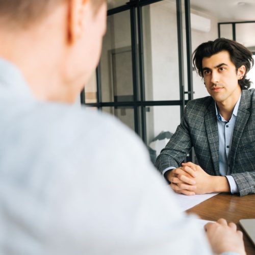 Comment se préparer à un entretien dans le domaine de la communication ?