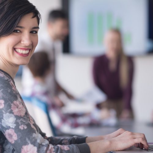 Le métier de chargé(e) des relations publiques : Combien gagne ce professionnel ?
