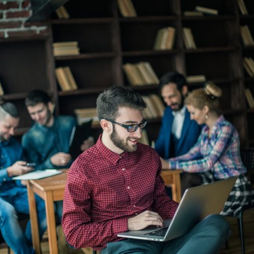 Pourquoi est-il important de développer son réseau professionnel dès le début de ses études ?