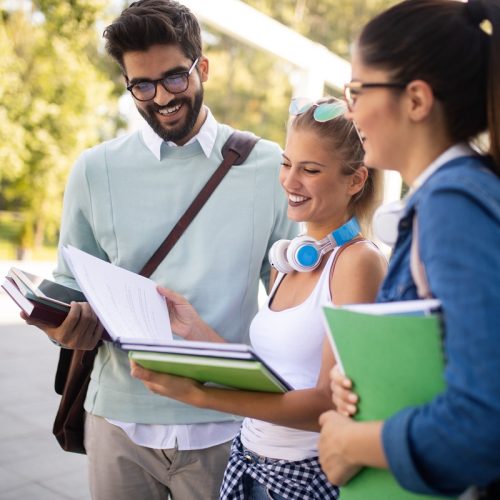 Étudier à l&rsquo;étranger : Programmes d&rsquo;études, bourses et conseils