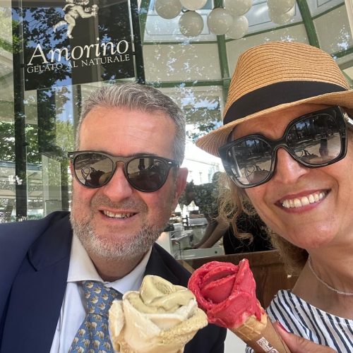 La qualité des glaces Amorino, fabriquées à l’italienne et servies avec élégance, contribue à enrichir l’offre du parc des Sources à Vichy, tout en respectant l’esprit du lieu. 
