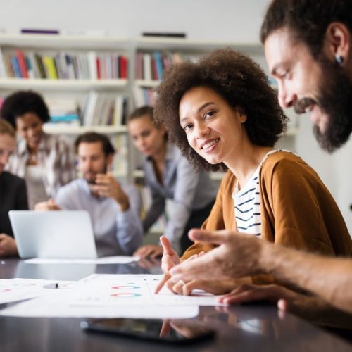 Quels sont les avantages d&rsquo;un master en communication en alternance ?