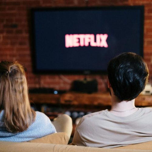 Regarder une série aujourd’hui, ce n’est plus seulement se divertir, c’est vivre une expérience. 