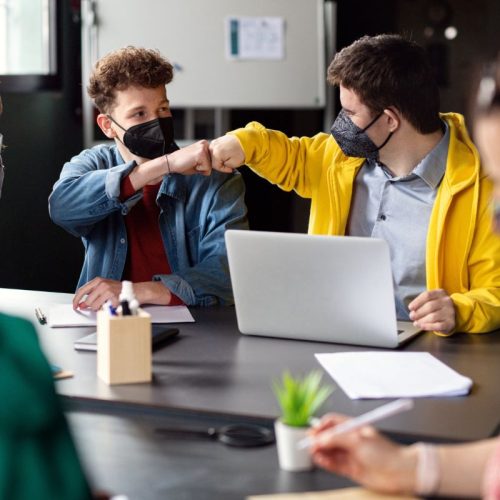 Les qualités d’un bon communicant : au-delà des compétences techniques