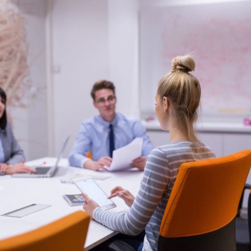 Comment se préparer à un entretien d&rsquo;admission en école de communication ou de journalisme ?